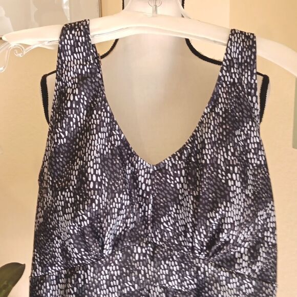 NWT. Simply Fit Black and White Empire Swim Dress - Picture 2 of 12